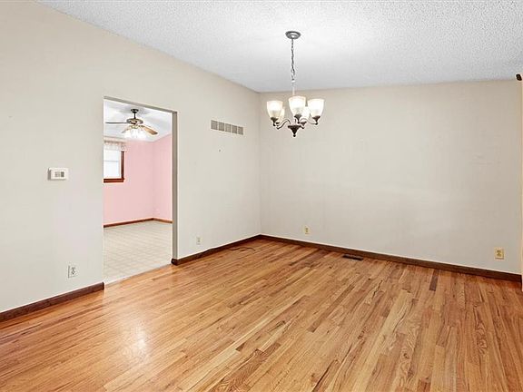 3rd image of 400 N Cochise Dr