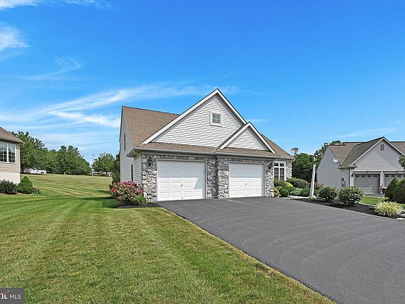 3rd image of 51 Begonia Ct