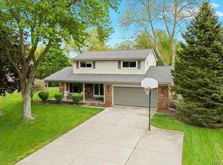 6557 N Twindale Ct, Shelby Township, MI 48316