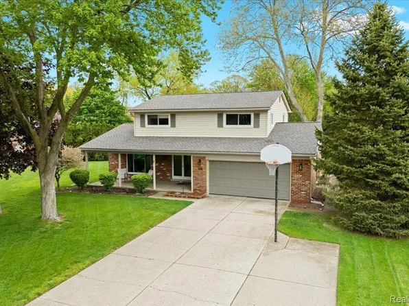 6557 N Twindale Ct, Shelby Township, MI 48316