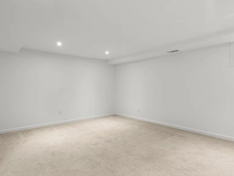1321 I St NE — Photo 33