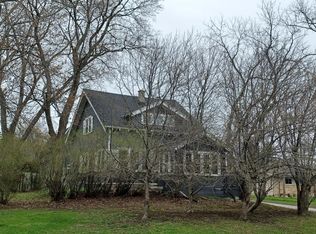 1255 N 124th St, Elm Grove, WI 53122
