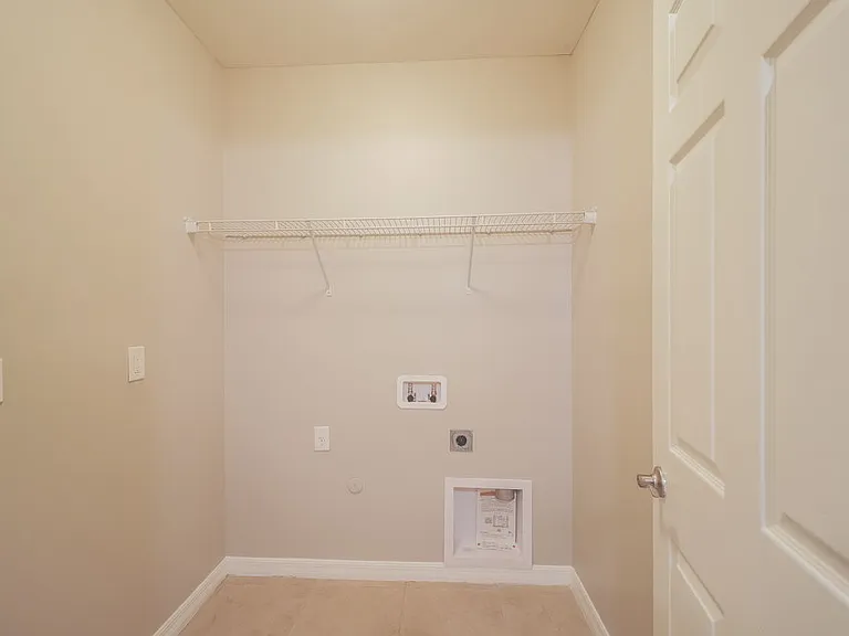 218 SE 8th St — Photo 14