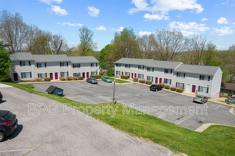 605 Hamlet Ave #D
