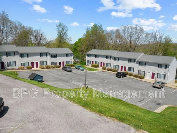 605 Hamlet Ave APT D, Waynesboro, VA 22980