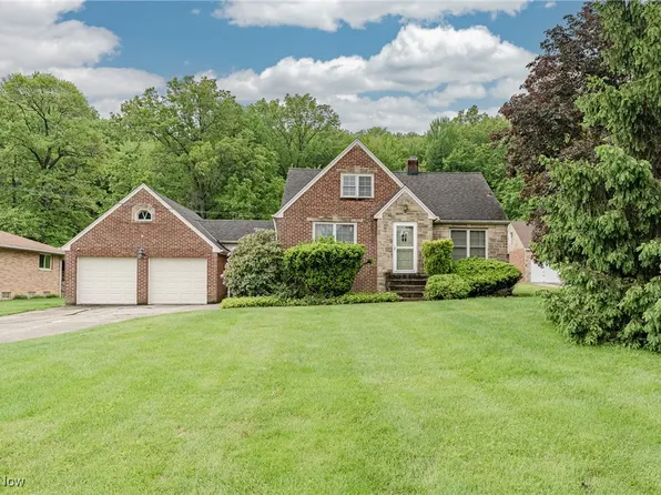 196 E Ridgewood Dr, Seven Hills, OH 44131