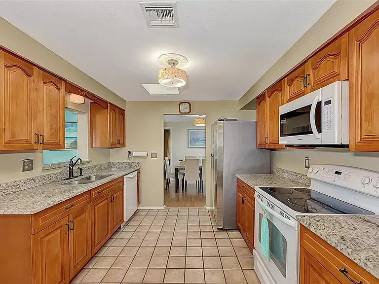 1329 Nantucket Rd — Photo 31