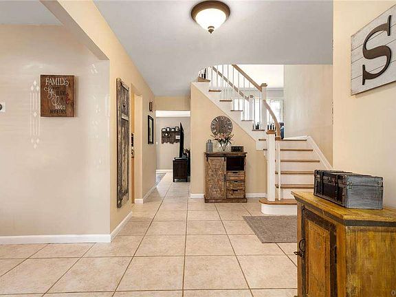 4th image of 91 Tulipwood Dr