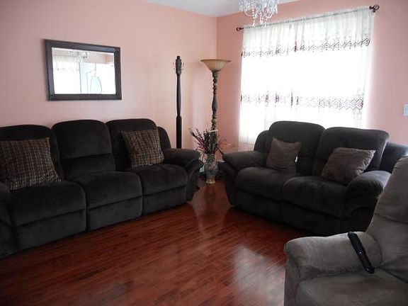3rd image of 122 Boundary Ave