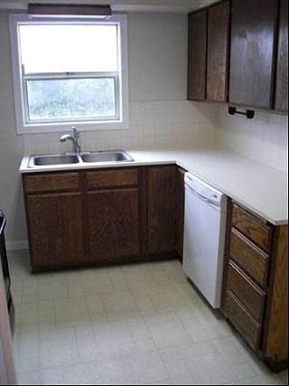 3rd image of 559 E Garland Ave