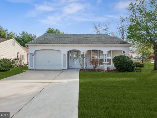 4 Buxton Ct, Southampton, NJ 08088