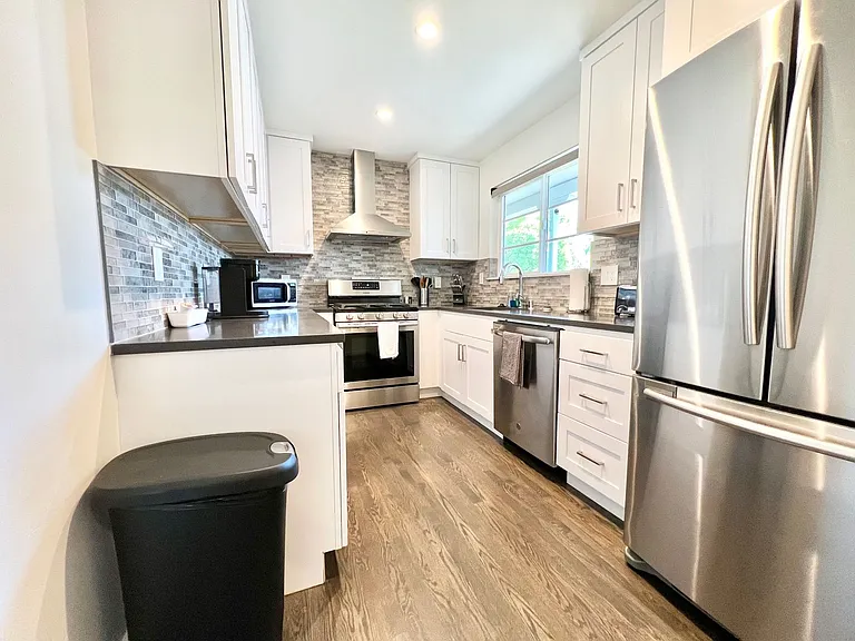 675 University Dr — Photo 7