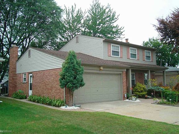 2nd image of 30623 Saint Onge Cir