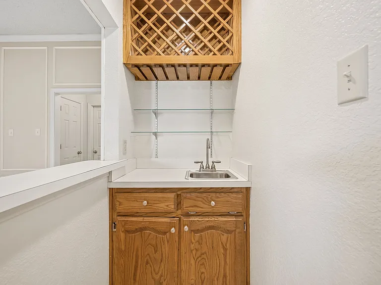 4203 Meadow Ridge Dr — Photo 8