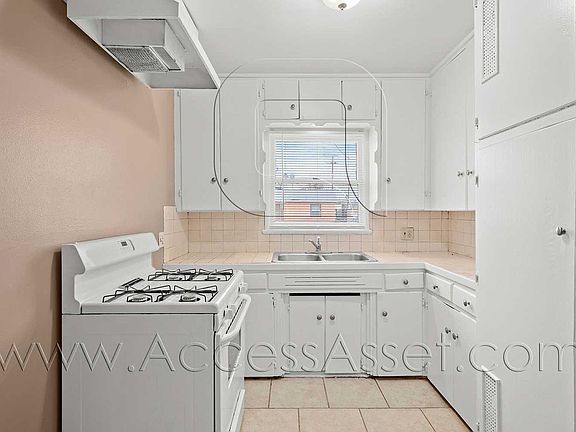 2nd image of 424 W Acacia Ave #A