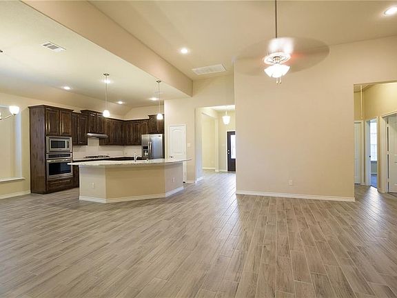 5th image of 1018 Shady Lane Dr