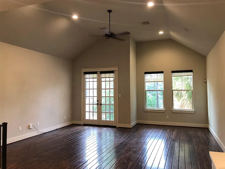 5514 Larkin St — Photo 9