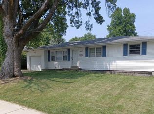 1415 Lindsay Ln, Florissant, MO 63031