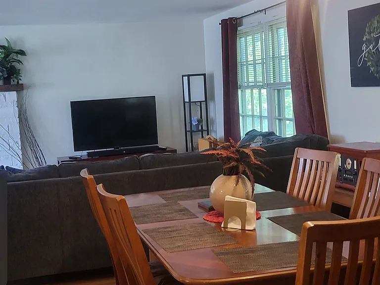 109 Thomas Rd — Photo 8