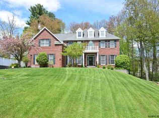 15 Cinnamon Ln, Halfmoon, NY 12065