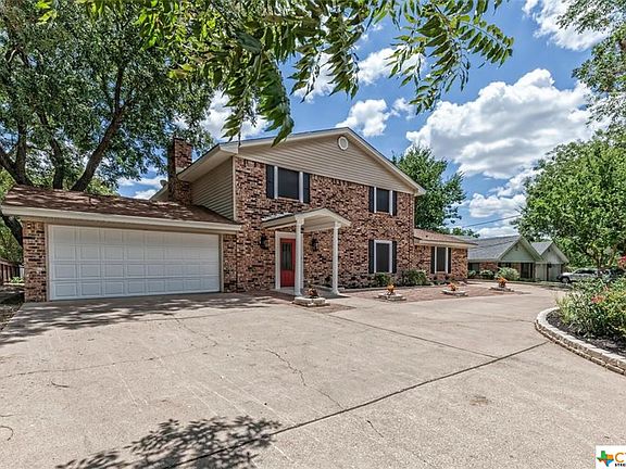 3rd image of 2605 Creek Side Dr