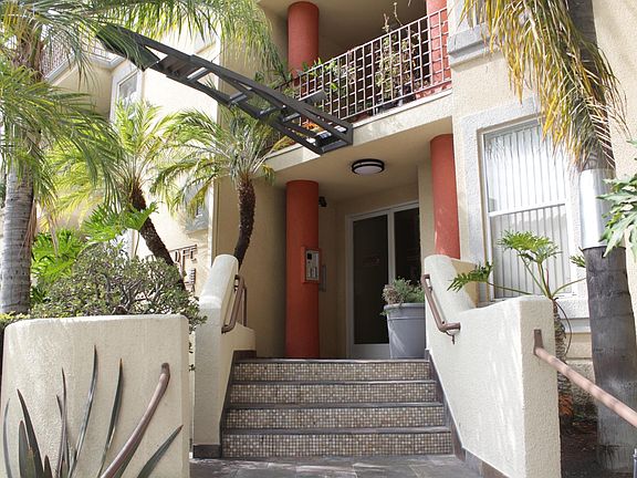 2nd image of 1115 Larrabee St APT 202