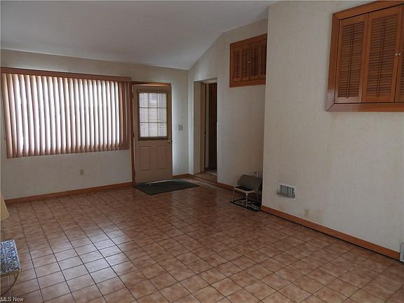 4th image of 15848 Agnes Blvd