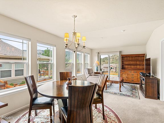 5th image of 51 Redstone Dr
