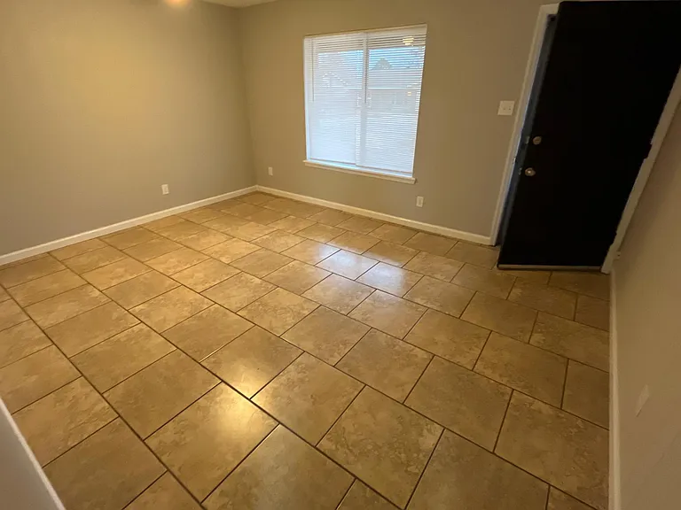 9405 Enid St — Photo 36