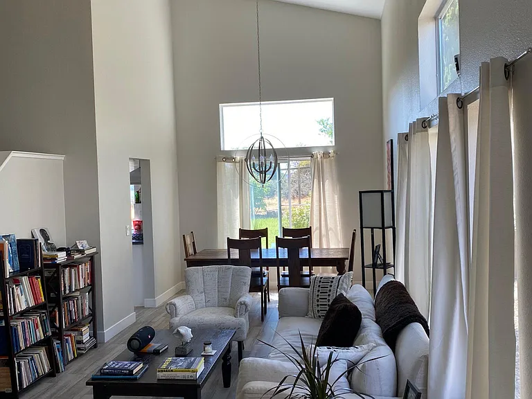 153 Suncliff Pl — Photo 3
