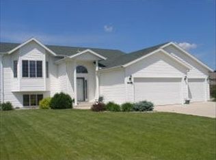 1221 7th St N, Moorhead, MN 56560