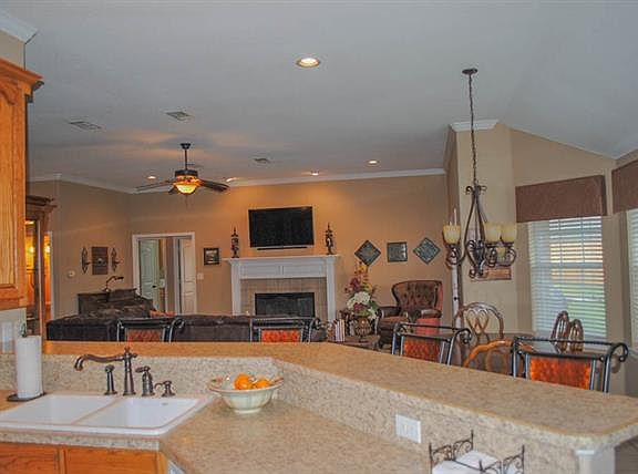 5th image of 1560 Glenwood Dr