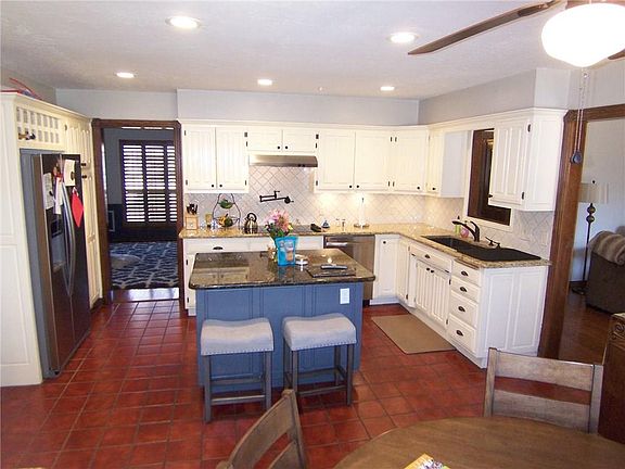 4th image of 2116 Parkland Way