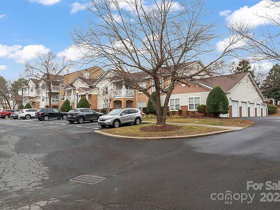 3rd image of 17159 Red Feather Dr