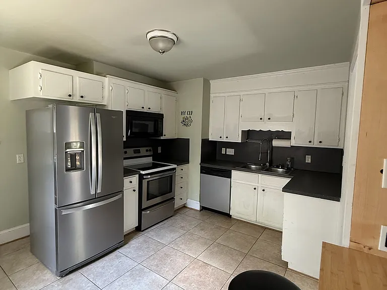 324 E Peterson Dr — Photo 12