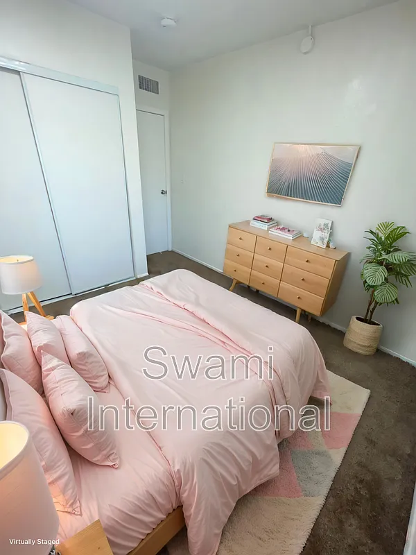 2 bed, 1.0 bath, 734 sqft, $1,950 — Photo 2
