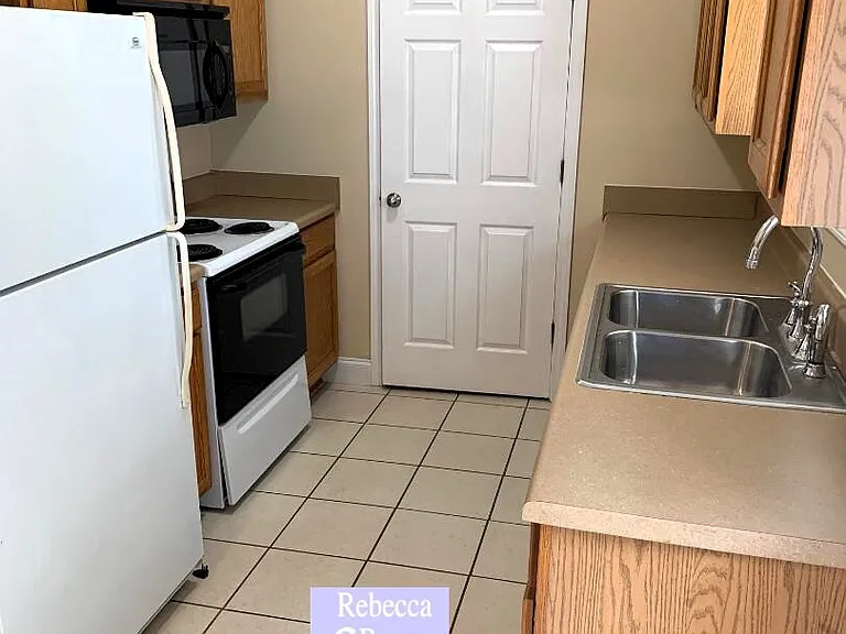 103 Dodd Blvd SE #103 — Photo 3