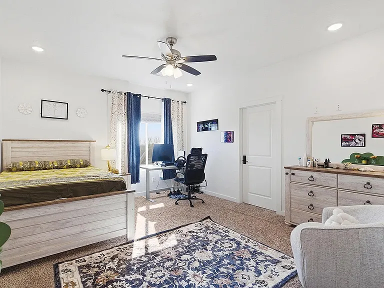 703 S Hickory Dr — Photo 34