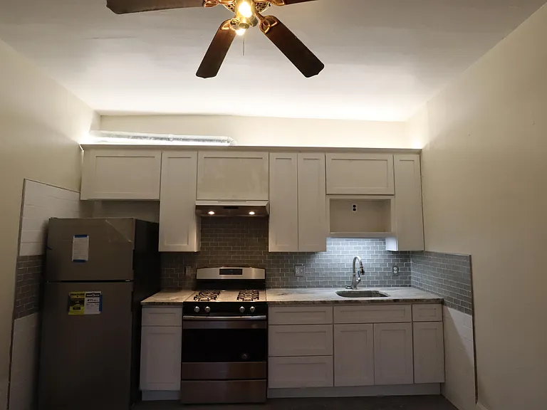 110 S 42nd St #1R — Photo 15