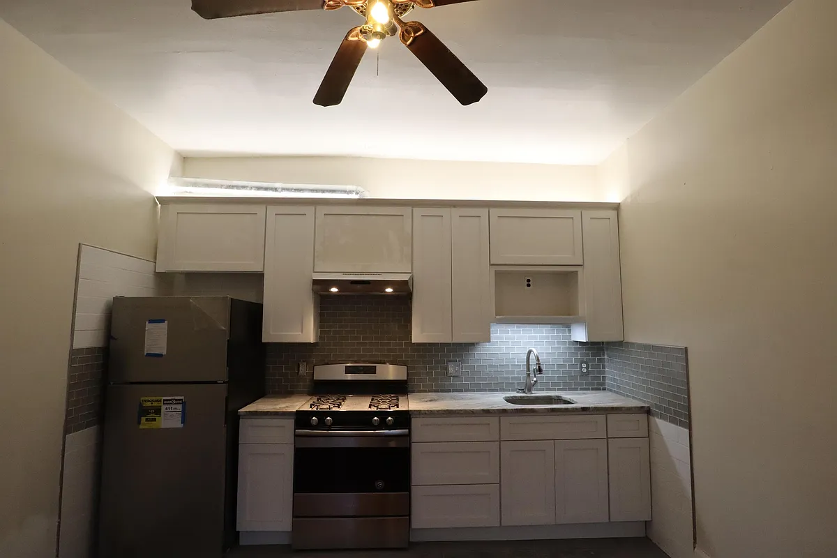 Building Photo - 110 S 42nd St #1R
