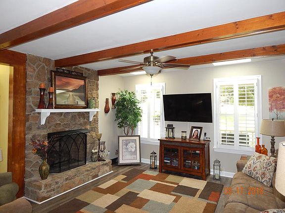 5th image of 210 N Quail Cir