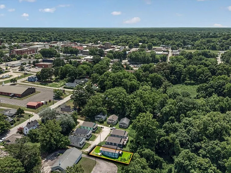 415 Spring Ct — Photo 33