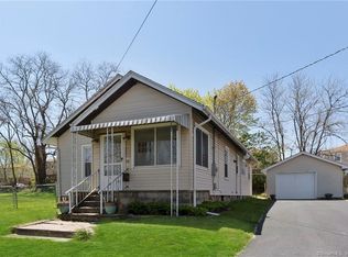 490 Vauxhall St, New London, CT 06320