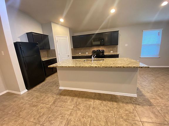 5th image of 21607 Surrey Ln