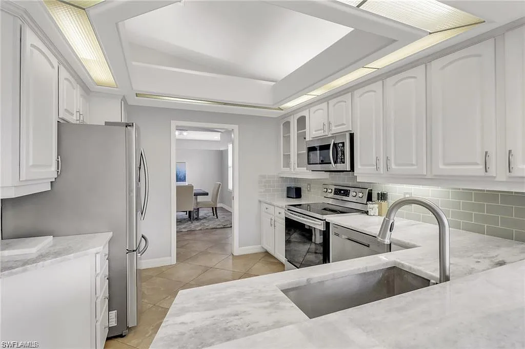 3 bed, 3.0 bath, 2394 sqft, $3,200 — Photo 4