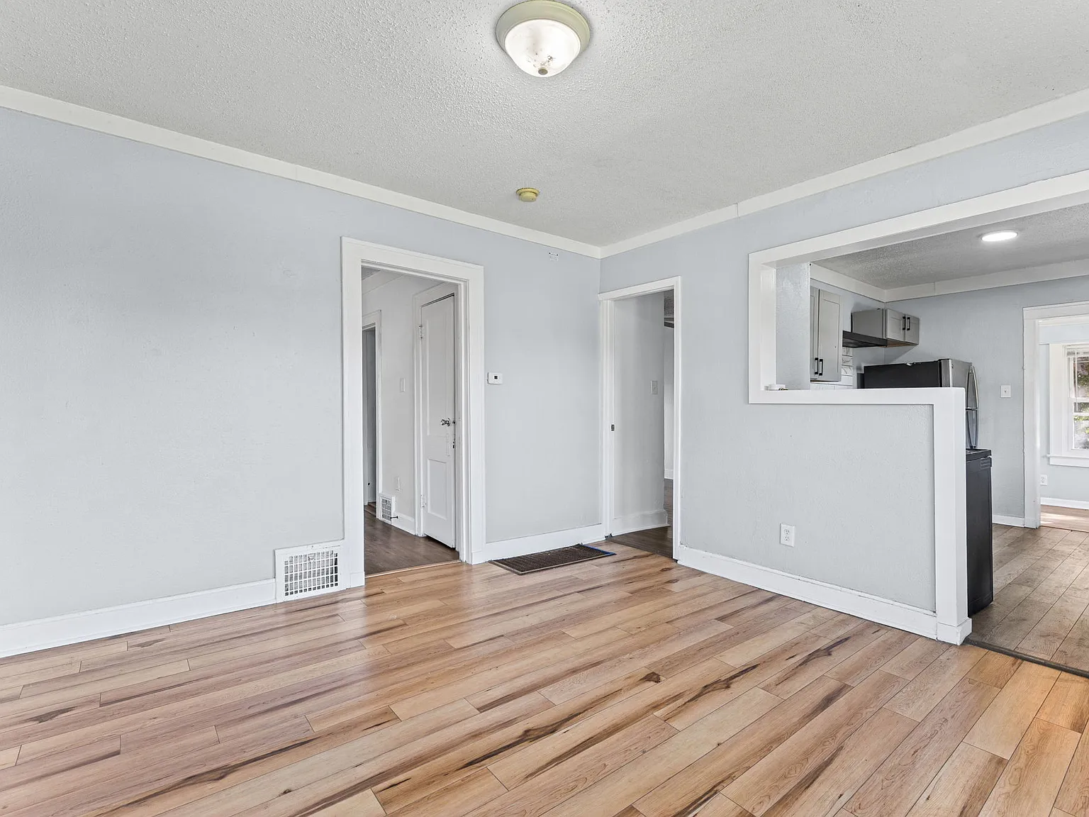 3 bed, 1400 sqft, $1,295 — Photo 2