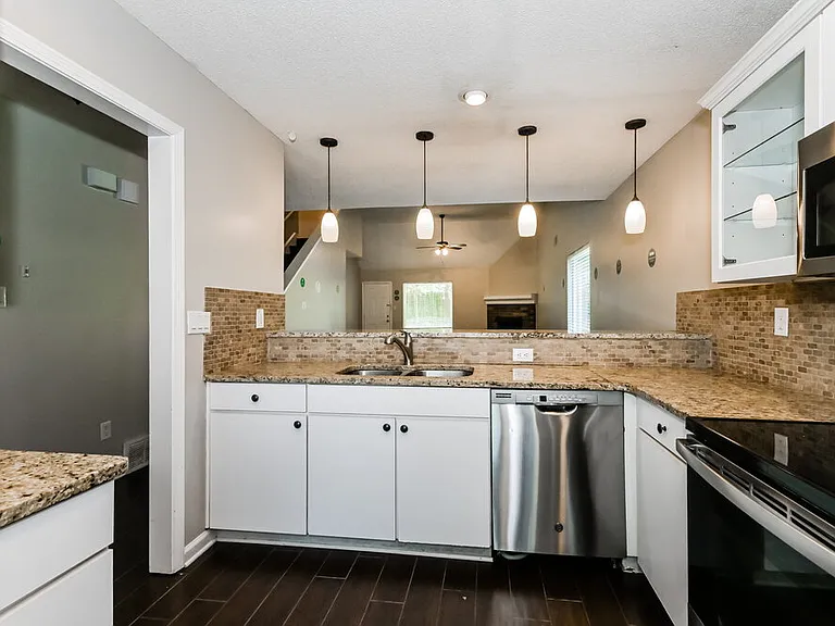 277 Gaslight Cv — Photo 9