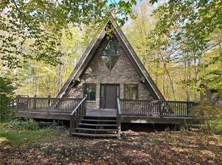 940 Long Shadow Ln, Roaming Shores, OH 44085