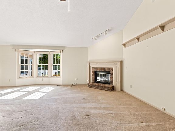 5th image of 1627 Bardsey Ln