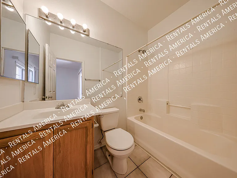 1022 W Westchester Ave — Photo 23